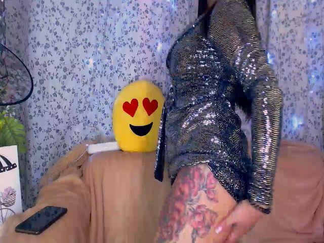 Live sex webcam photo for MisSweeTight #271790317