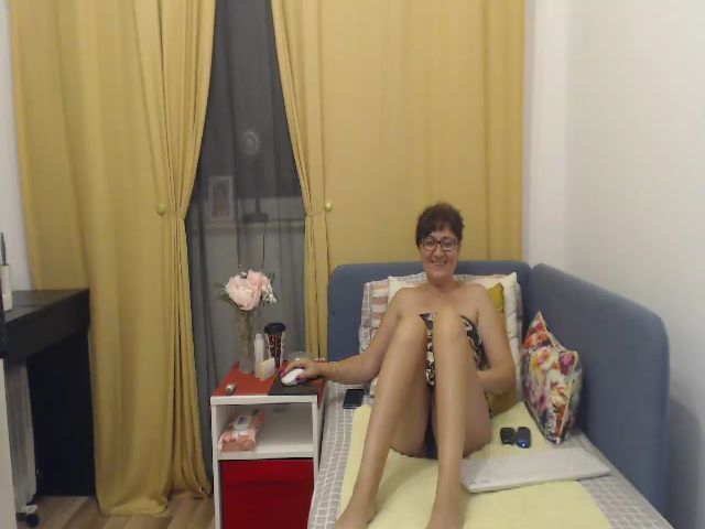 Live sex webcam photo for MissAntoanet #274557832