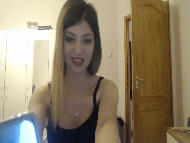 Live sex webcam photo for MissBitty #272251279