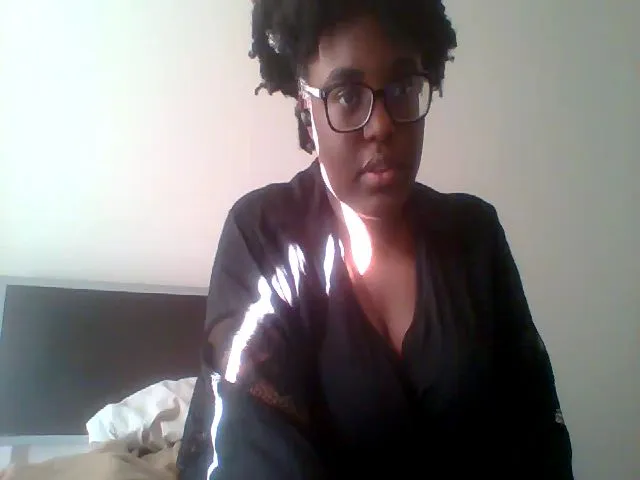 Live sex webcam photo for MissCc99 #272469252