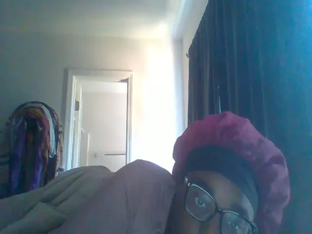 Live sex webcam photo for MissCc99 #272492250