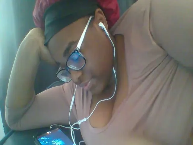 Live sex webcam photo for MissCc99 #272493098