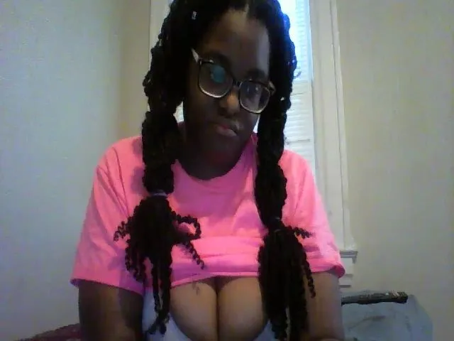 Live sex webcam photo for MissCc99 #272607625