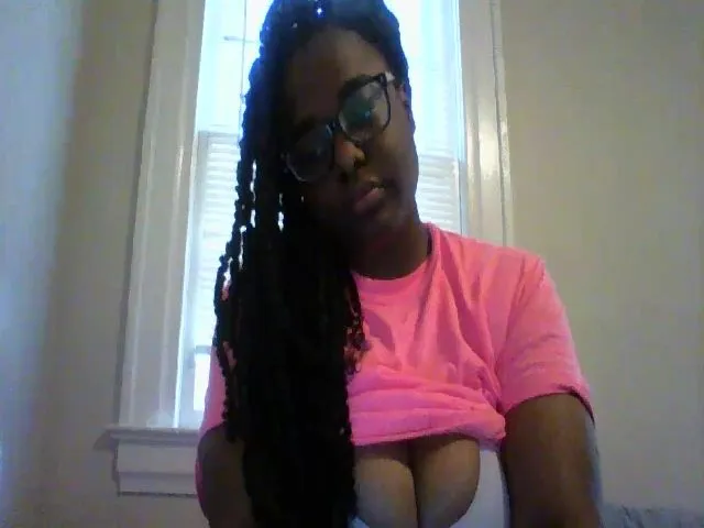 Live sex webcam photo for MissCc99 #272608619