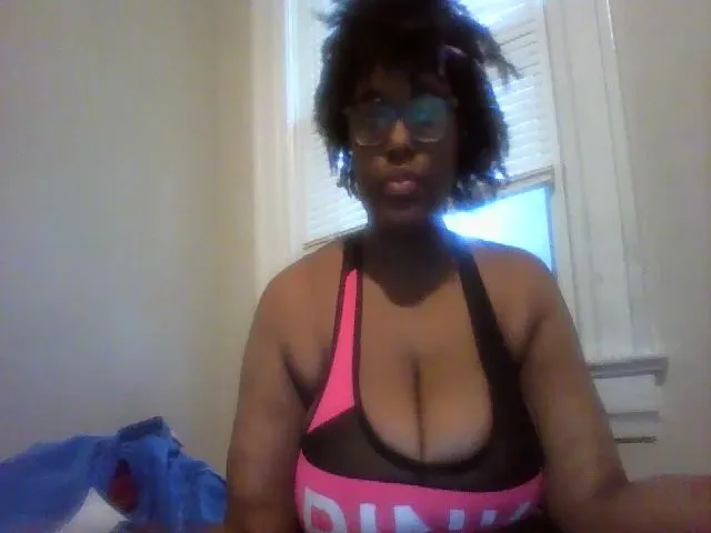 Live sex webcam photo for MissCc99 #272701920