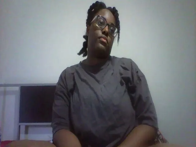 Live sex webcam photo for MissCc99 #272782428