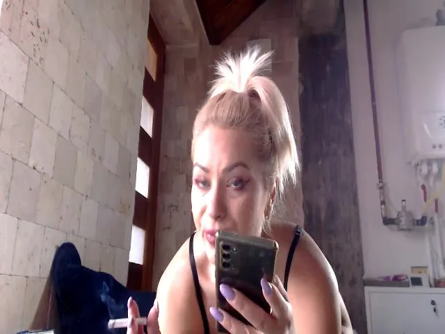 Live sex webcam photo for MissCumming #274492860