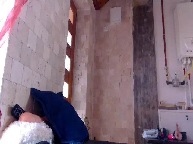 Live sex webcam photo for MissCumming #274541820