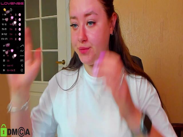 Live sex webcam photo for MissDiaa #273874112