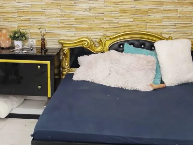 Live sex webcam photo for MissElisabeth #271879939