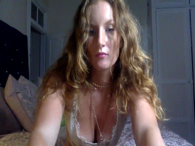 Live sex webcam photo for MissGingerFox #274571499