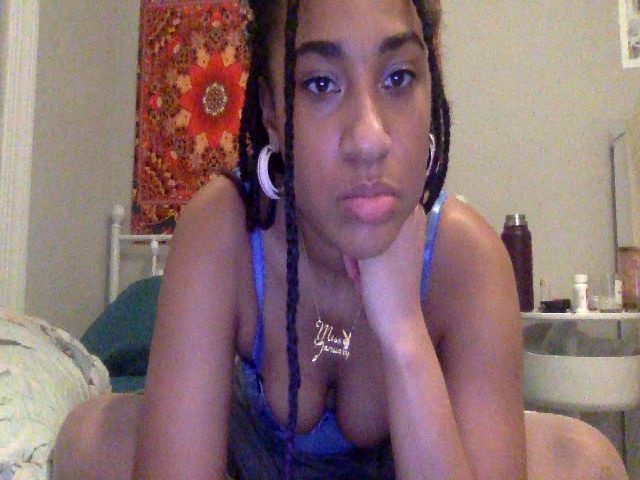 Live sex webcam photo for MissJanuary #272784666