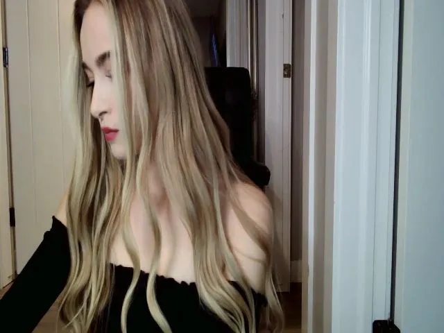 Live sex webcam photo for MissLaylaStar #273438412