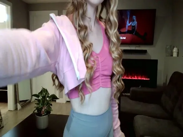 Live sex webcam photo for MissLaylaStar #275096266