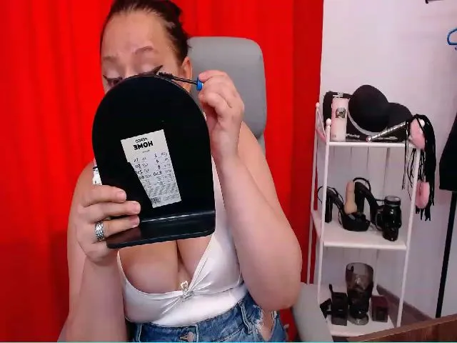 Live sex webcam photo for MissLysaa #273833894