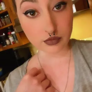 Live sex webcam photo for MissNicoleM #278245916