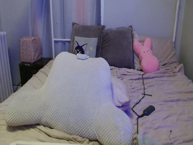 Live sex webcam photo for MissRhi #271917124