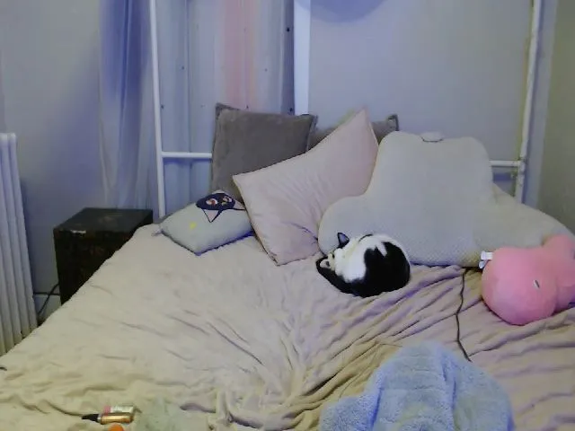 Live sex webcam photo for MissRhi #271929336