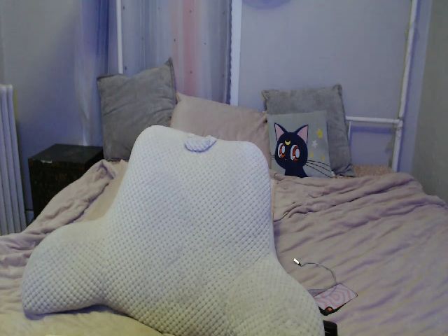 Live sex webcam photo for MissRhi #272106199