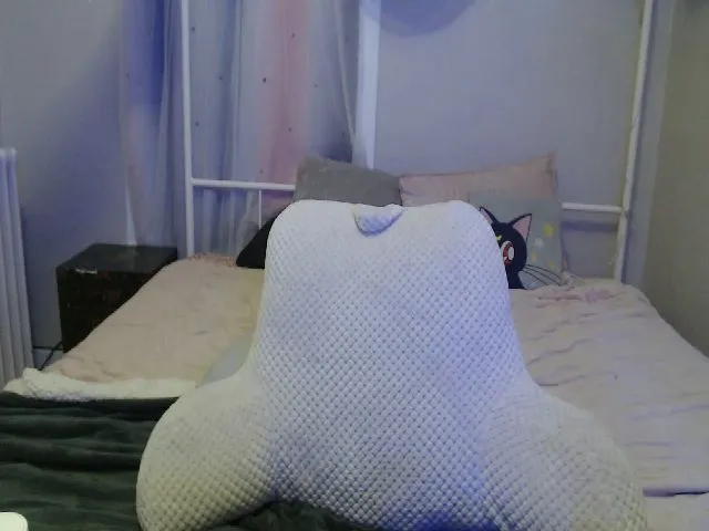 Live sex webcam photo for MissRhi #272651726