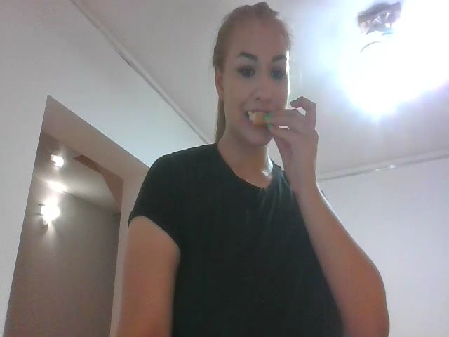 Live sex webcam photo for MissSabrina25 #274426303