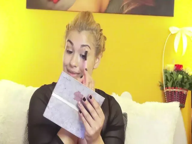 Live sex webcam photo for MissSabrina25 #274708148