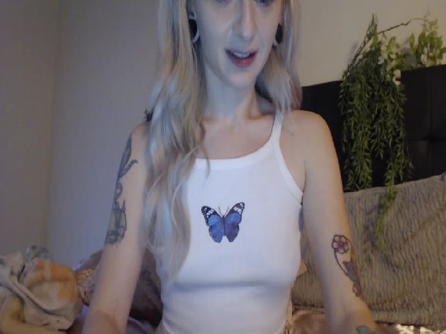 Live sex webcam photo for MissStellaRay #272569520