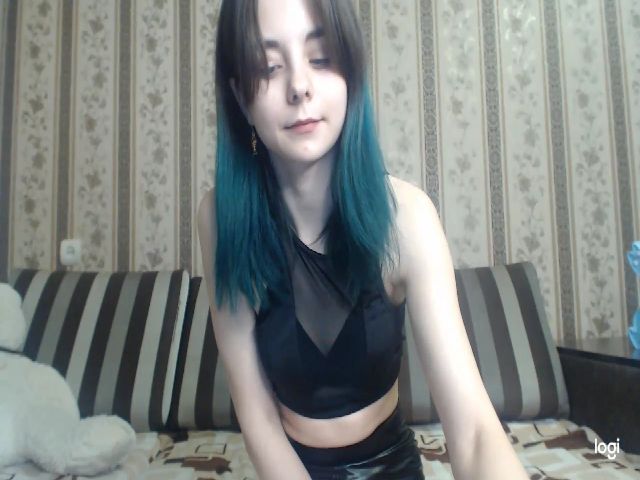 Live sex webcam photo for MissTinyLuv #271900041