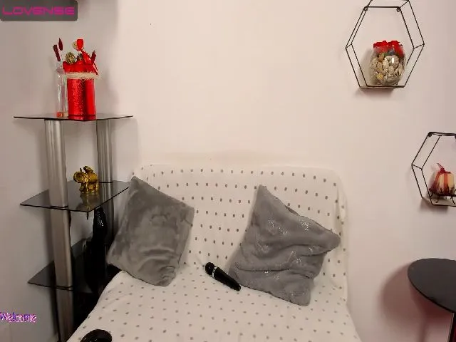 Live sex webcam photo for MissVani #272685110