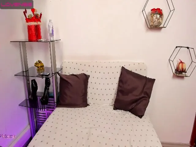 Live sex webcam photo for MissVani #272853059