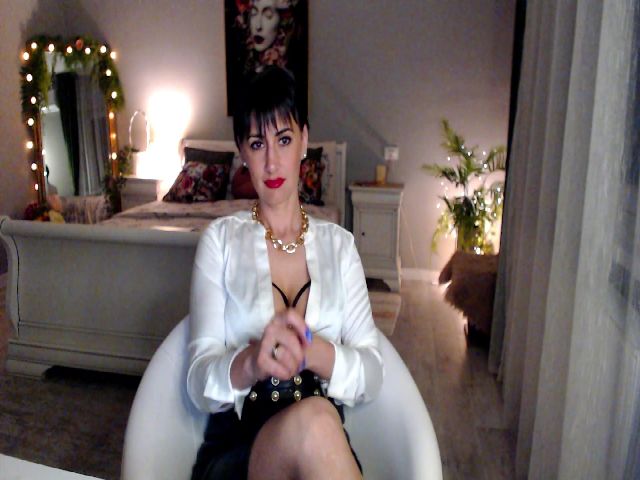 Live sex webcam photo for Miss_Giulia #273207802