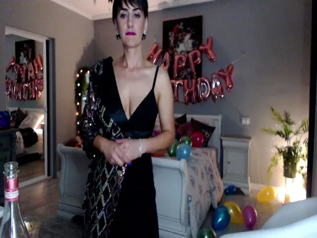 Live sex webcam photo for Miss_Giulia #273276114