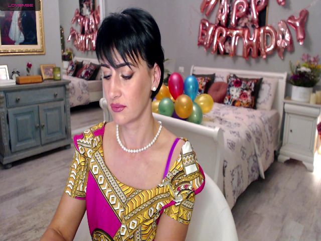 Live sex webcam photo for Miss_Giulia #273341178