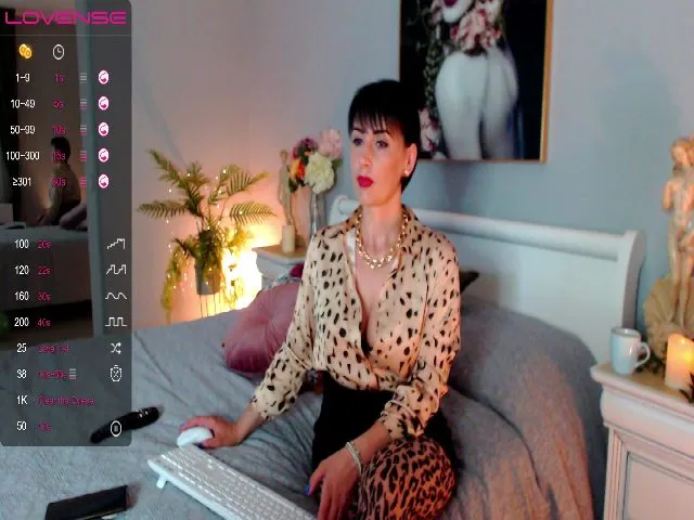 Live sex webcam photo for Miss_Giulia #273373996