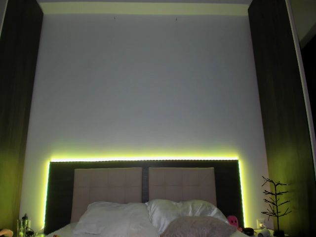 Live sex webcam photo for Miss_Medyson #272356293