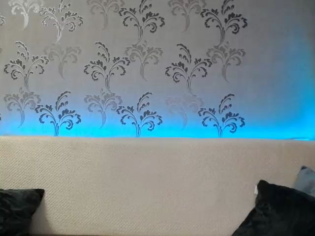 Live sex webcam photo for Miss_Selina4u #272447405