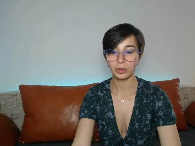 Live sex webcam photo for Miss_Selina4u #273527848