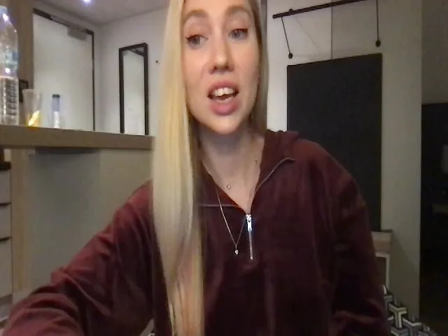 Live sex webcam photo for Miss_Sylvia #272856456