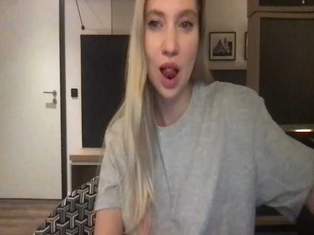 Live sex webcam photo for Miss_Sylvia #272945283