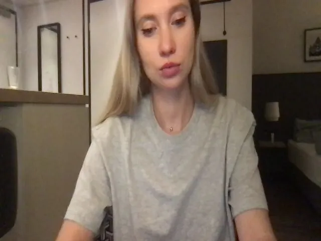 Live sex webcam photo for Miss_Sylvia #272945636