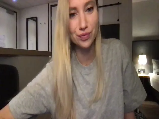 Live sex webcam photo for Miss_Sylvia #273142356