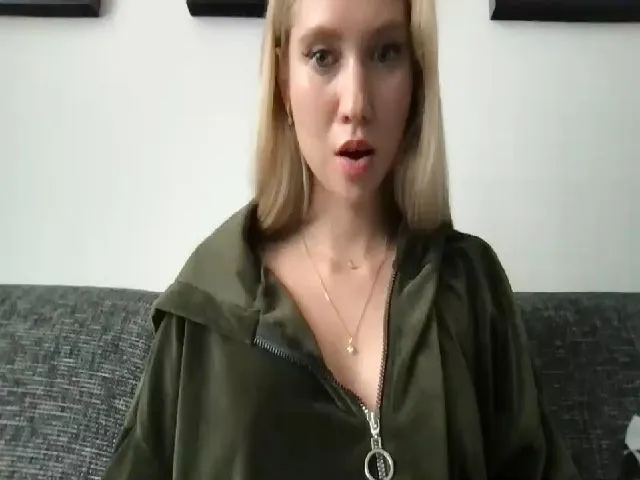 Live sex webcam photo for Miss_Sylvia #273504177