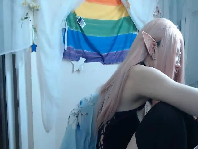 Live sex webcam photo for Miss_Toree #273047194