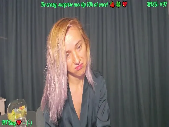 Live sex webcam photo for Miss___k #274537343