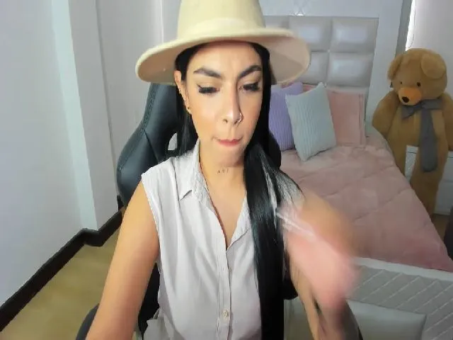 Live sex webcam photo for Miss_kim18 #271885245