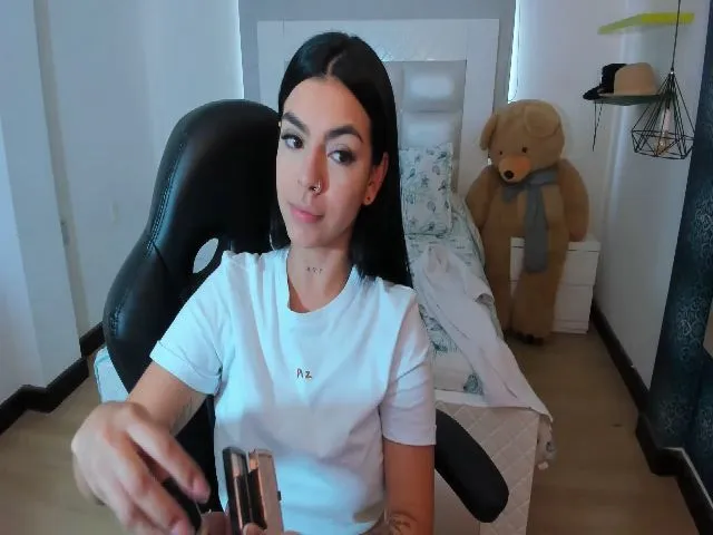 Live sex webcam photo for Miss_kim18 #271922505