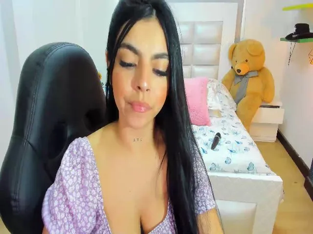 Live sex webcam photo for Miss_kim18 #272059726