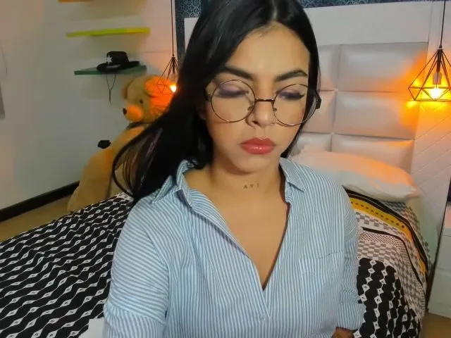 Live sex webcam photo for Miss_kim18 #272188403
