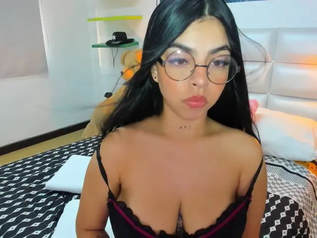 Live sex webcam photo for Miss_kim18 #272286442