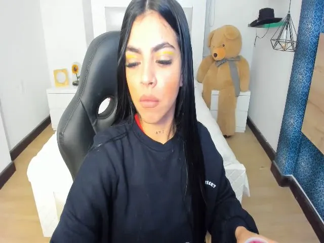 Live sex webcam photo for Miss_kim18 #272606066